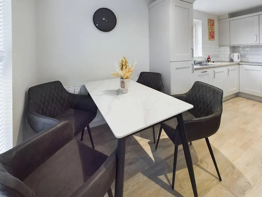 Contemporary 2-Bedroom Apartment Belfast