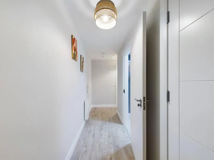 Contemporary 2-Bedroom Apartment Belfast